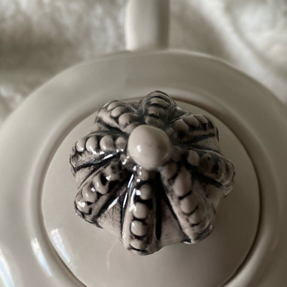 🌸SOLD🌸RAE DUNN 2014 Crown Teapot Extremely RARE - Picture 11 of 16